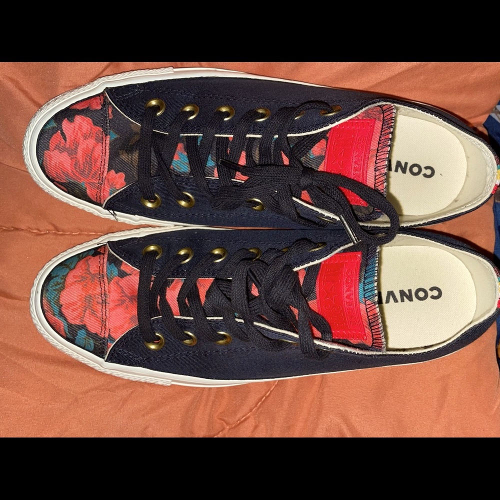 Converse chuck taylor low top shoe